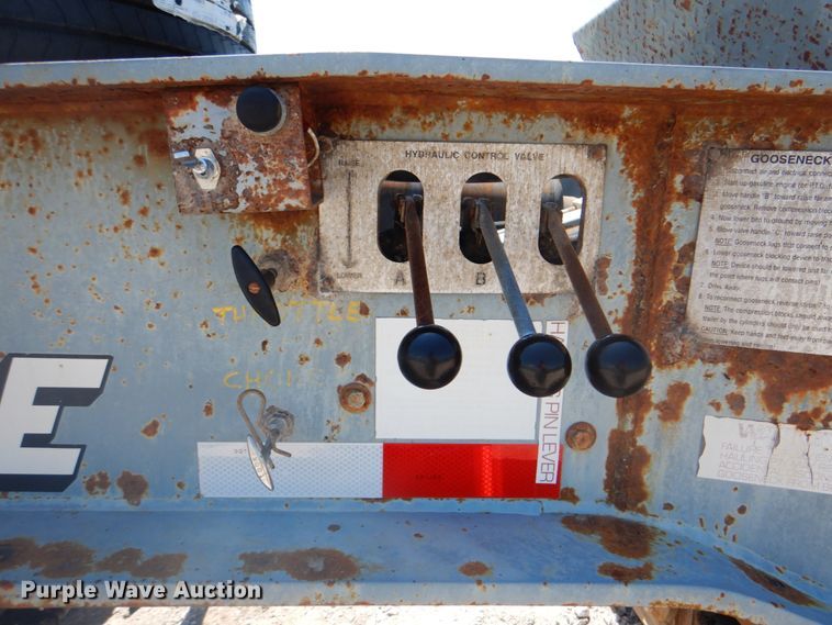 image for item HX9241 2004 Interstate Trailers 70SDGN  lowboy equipment trailer