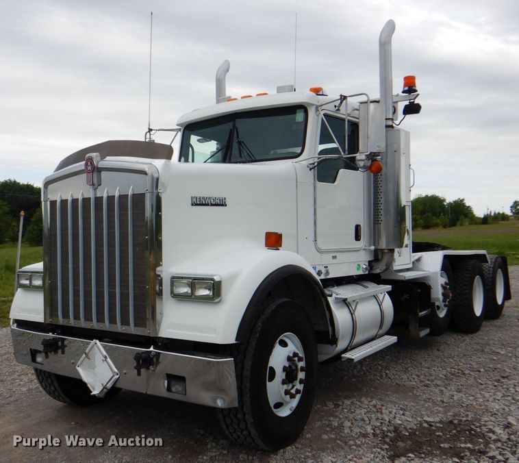 image for item HX9245 2006 Kenworth W900  semi truck