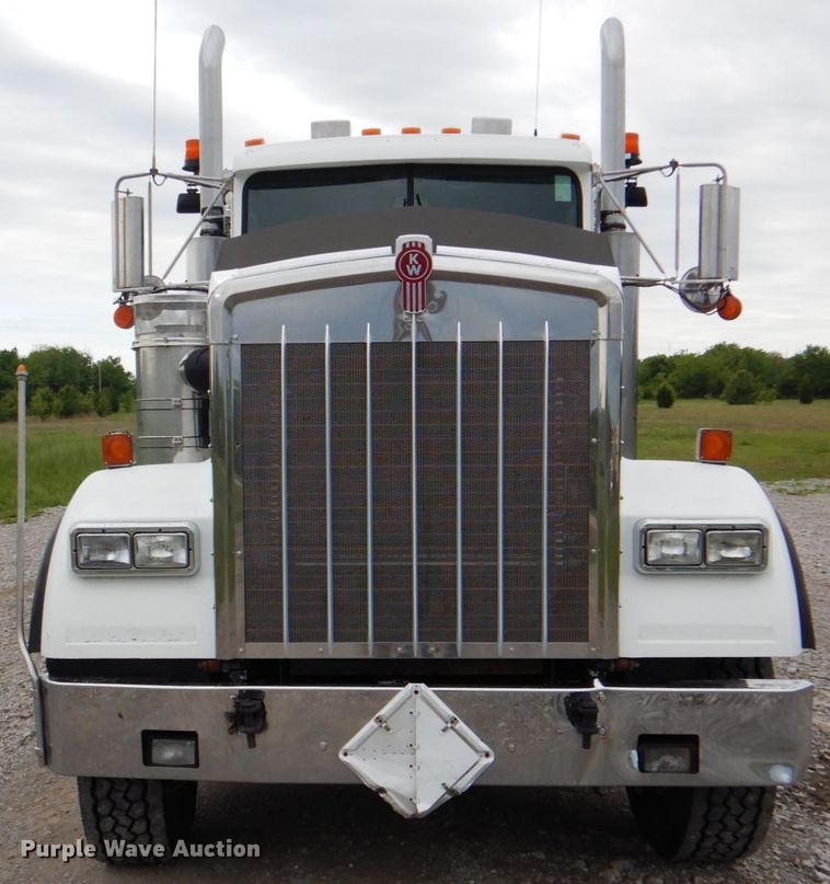 image for item HX9245 2006 Kenworth W900  semi truck