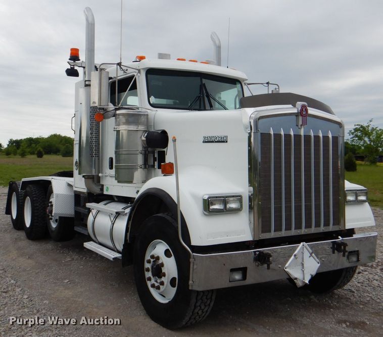 image for item HX9245 2006 Kenworth W900  semi truck