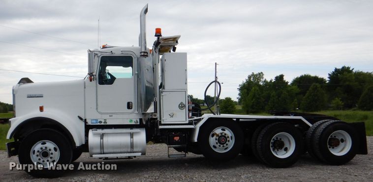 image for item HX9245 2006 Kenworth W900  semi truck