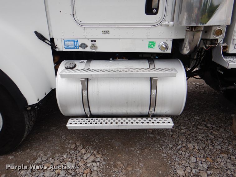 image for item HX9245 2006 Kenworth W900  semi truck