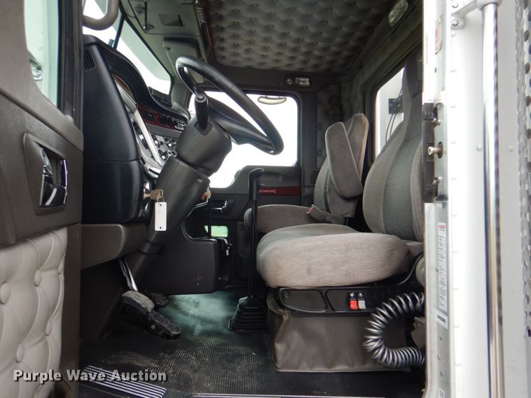 image for item HX9245 2006 Kenworth W900  semi truck