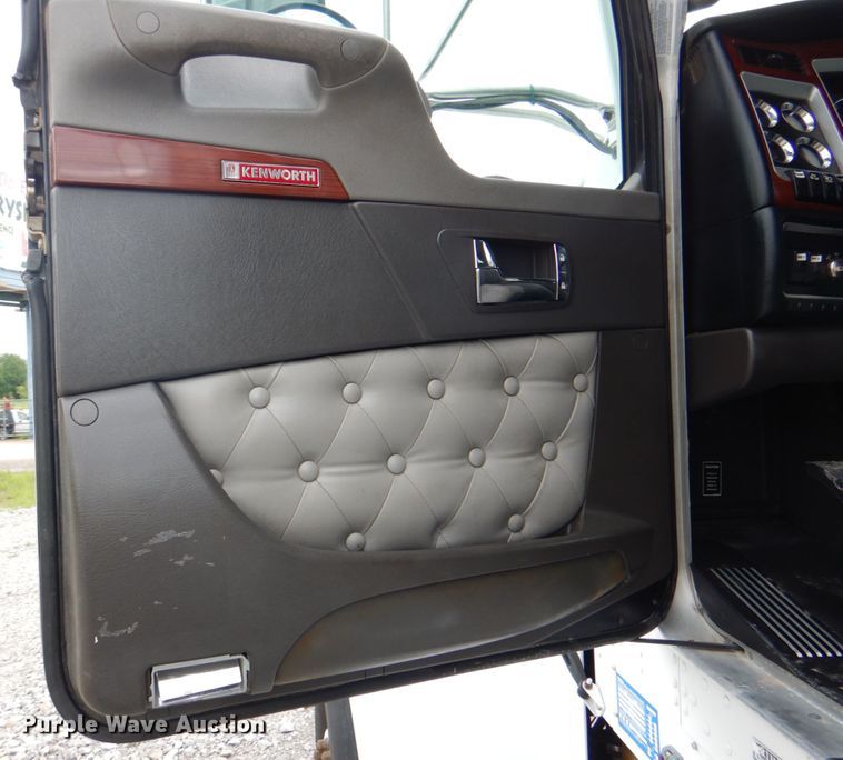 image for item HX9245 2006 Kenworth W900  semi truck