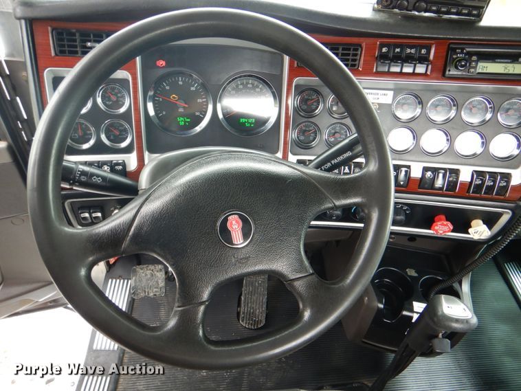 image for item HX9245 2006 Kenworth W900  semi truck