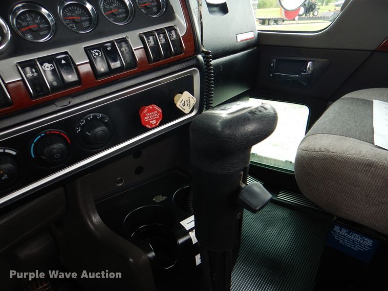 image for item HX9245 2006 Kenworth W900  semi truck