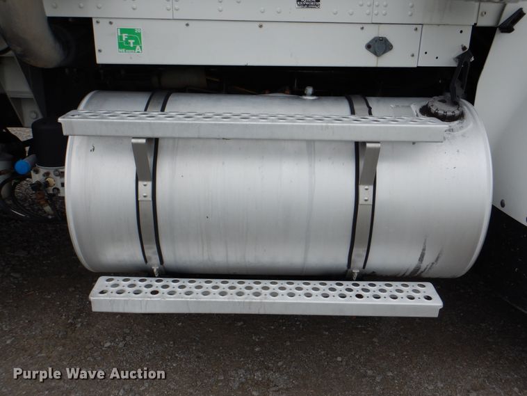 image for item HX9245 2006 Kenworth W900  semi truck