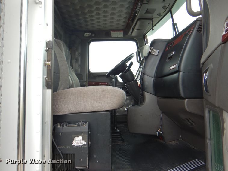 image for item HX9245 2006 Kenworth W900  semi truck