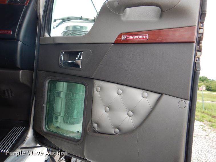 image for item HX9245 2006 Kenworth W900  semi truck