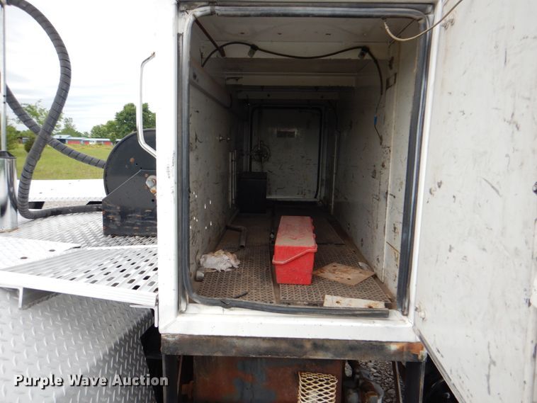 image for item HX9245 2006 Kenworth W900  semi truck