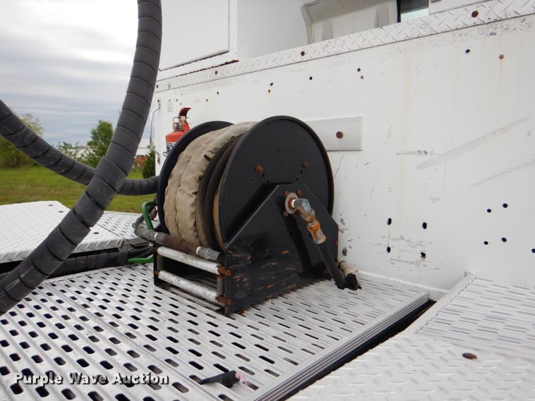 image for item HX9245 2006 Kenworth W900  semi truck