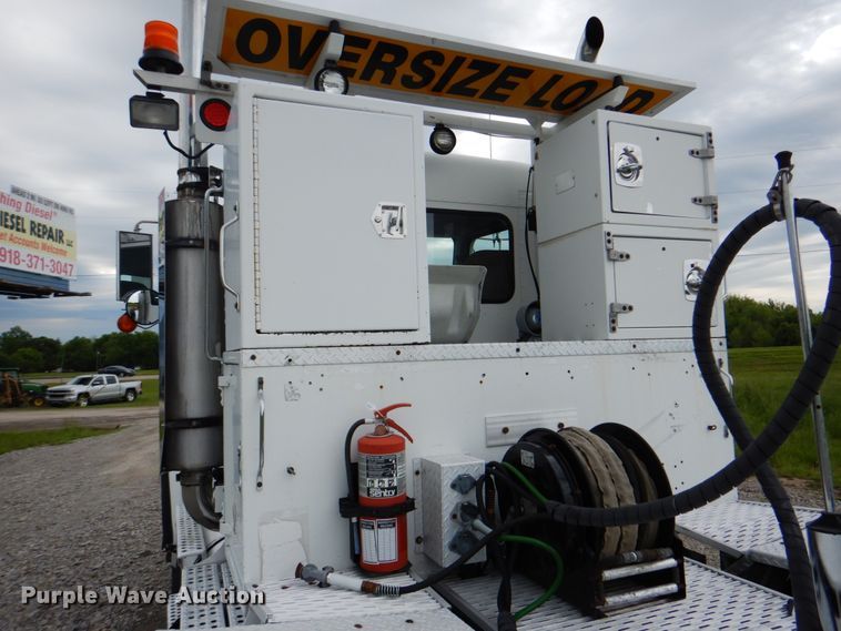 image for item HX9245 2006 Kenworth W900  semi truck