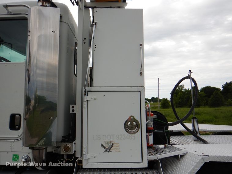 image for item HX9245 2006 Kenworth W900  semi truck