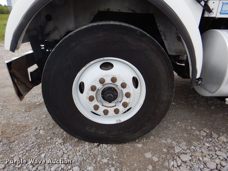 image for item HX9245 2006 Kenworth W900  semi truck