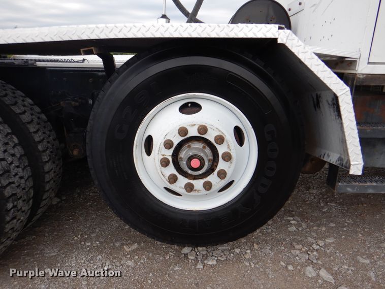 image for item HX9245 2006 Kenworth W900  semi truck