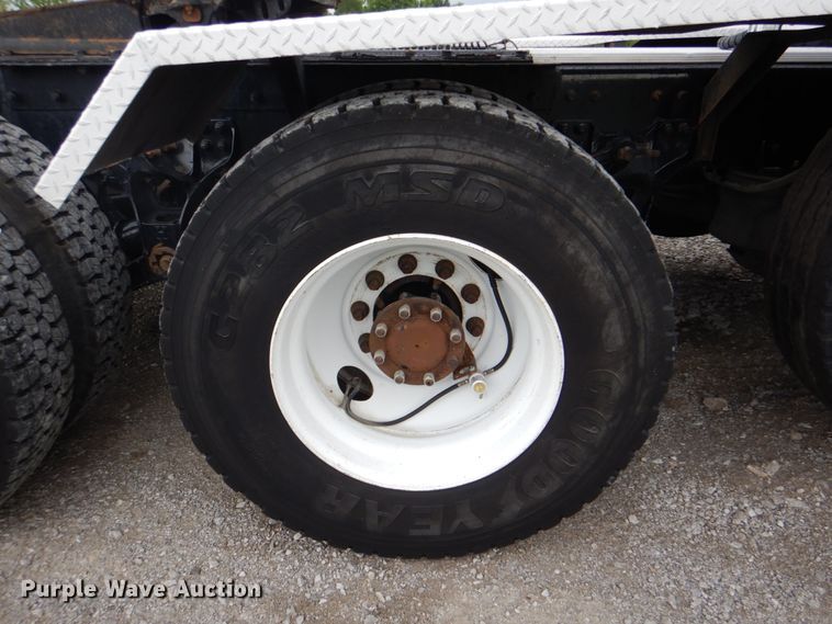 image for item HX9245 2006 Kenworth W900  semi truck