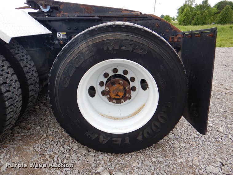 image for item HX9245 2006 Kenworth W900  semi truck