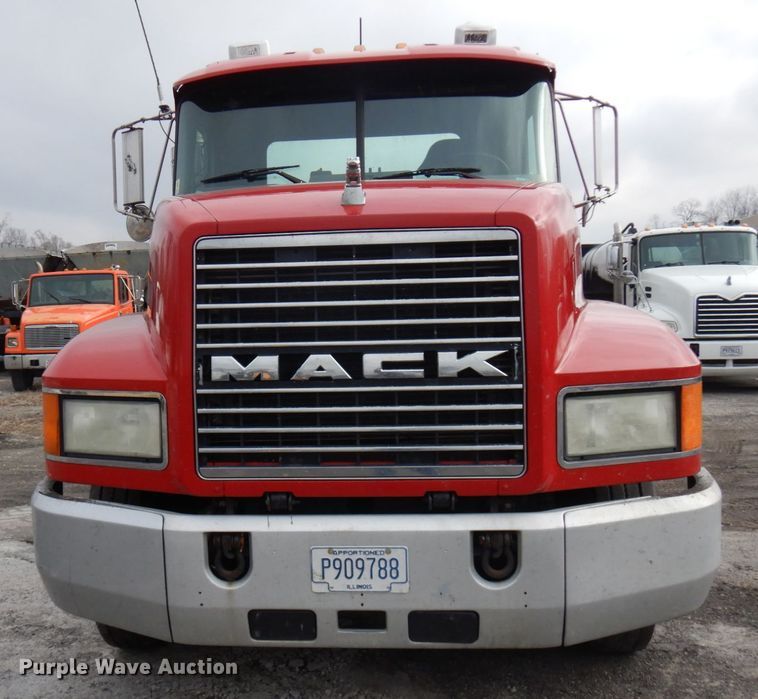 image for item HX9543 1999 Mack CH613  semi truck