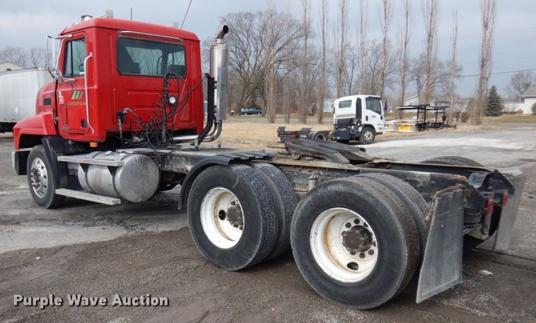 image for item HX9543 1999 Mack CH613  semi truck