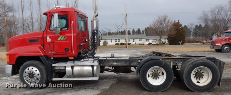 image for item HX9543 1999 Mack CH613  semi truck