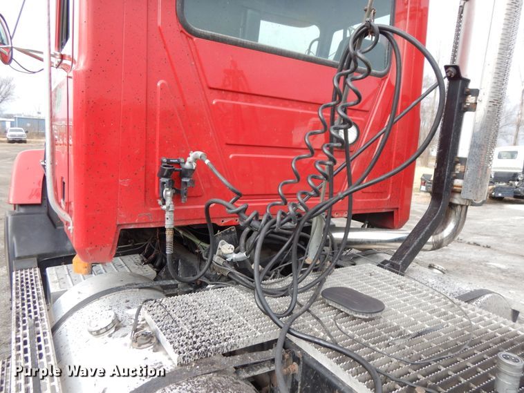 image for item HX9543 1999 Mack CH613  semi truck