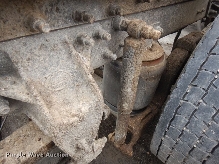 image for item HX9543 1999 Mack CH613  semi truck