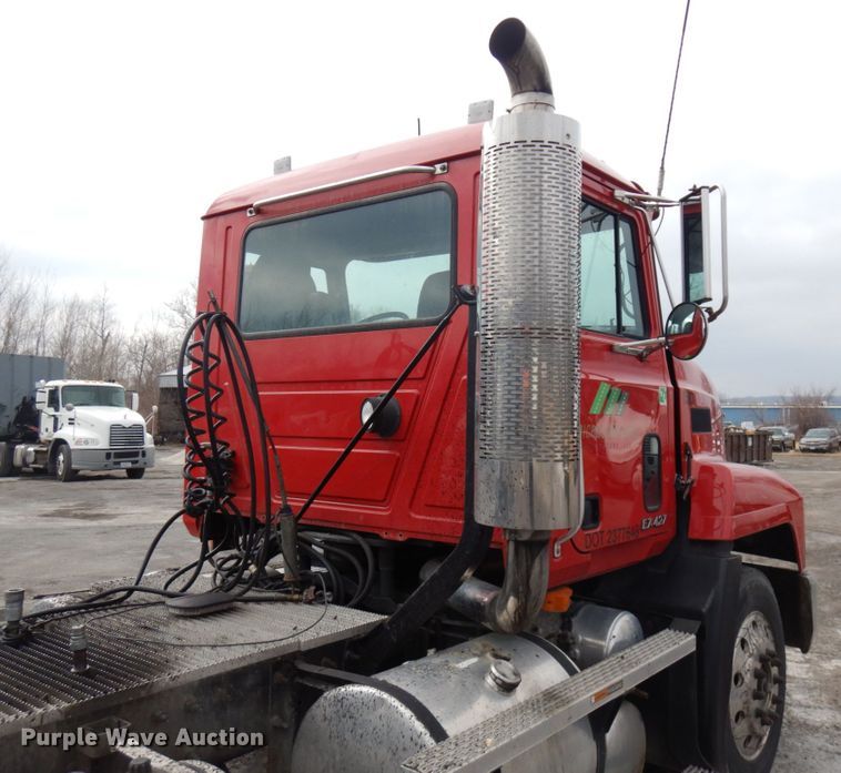 image for item HX9543 1999 Mack CH613  semi truck