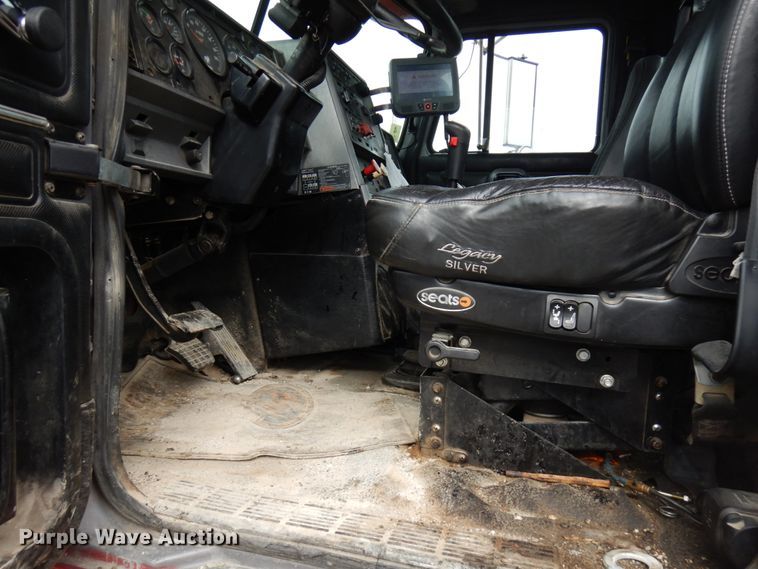 image for item HX9543 1999 Mack CH613  semi truck