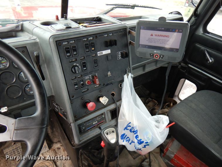 image for item HX9543 1999 Mack CH613  semi truck