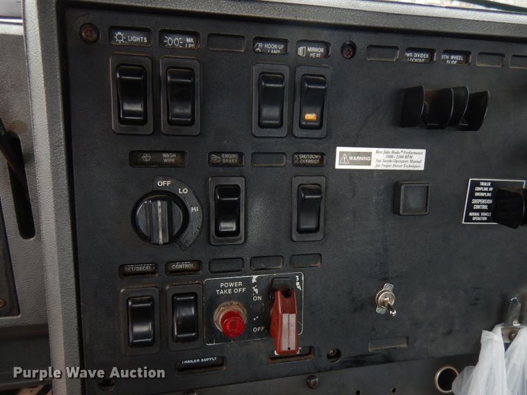 image for item HX9543 1999 Mack CH613  semi truck