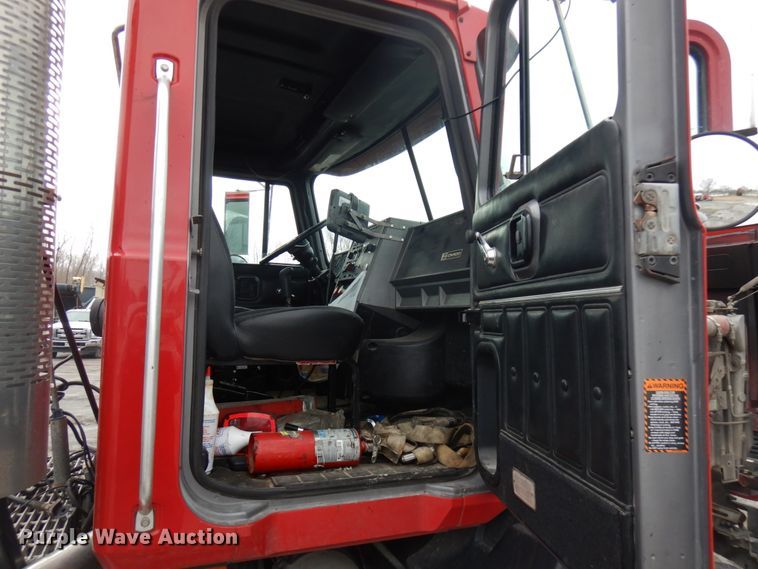 image for item HX9543 1999 Mack CH613  semi truck