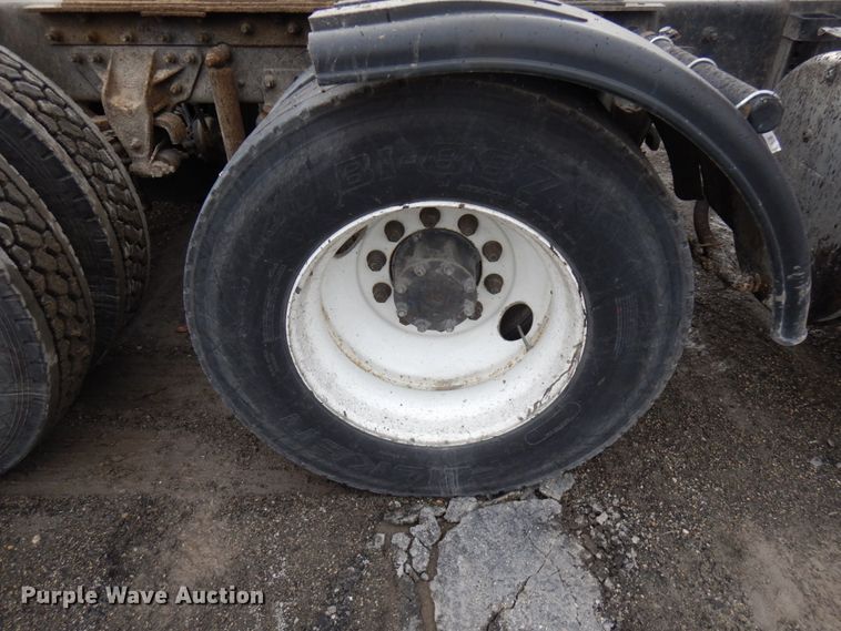 image for item HX9543 1999 Mack CH613  semi truck