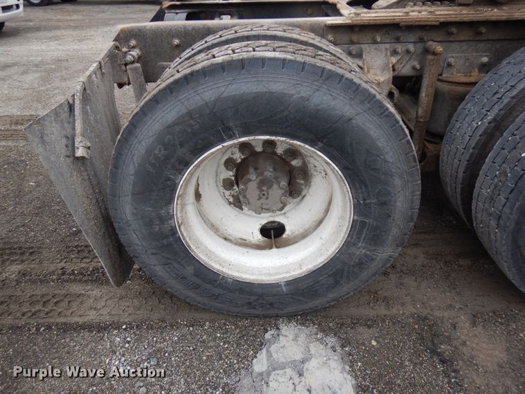 image for item HX9543 1999 Mack CH613  semi truck