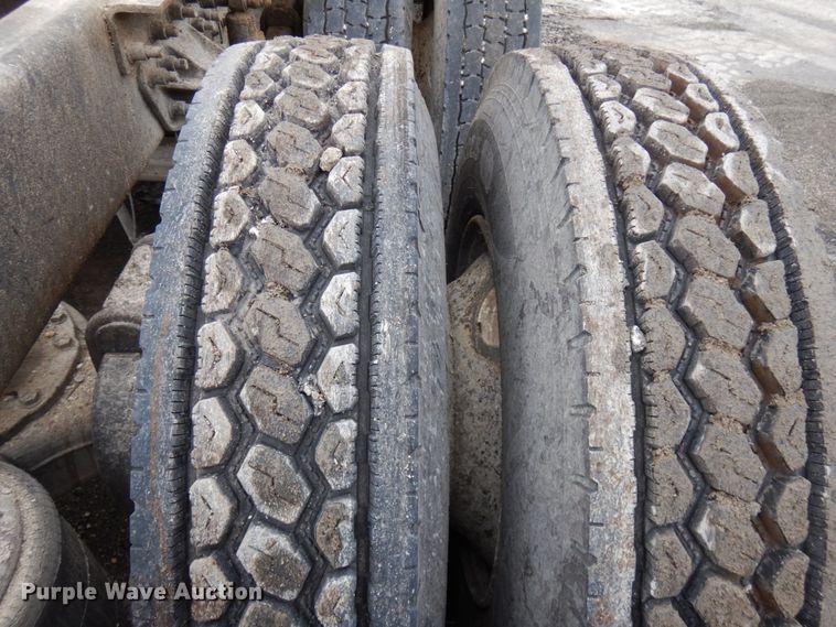 image for item HX9543 1999 Mack CH613  semi truck