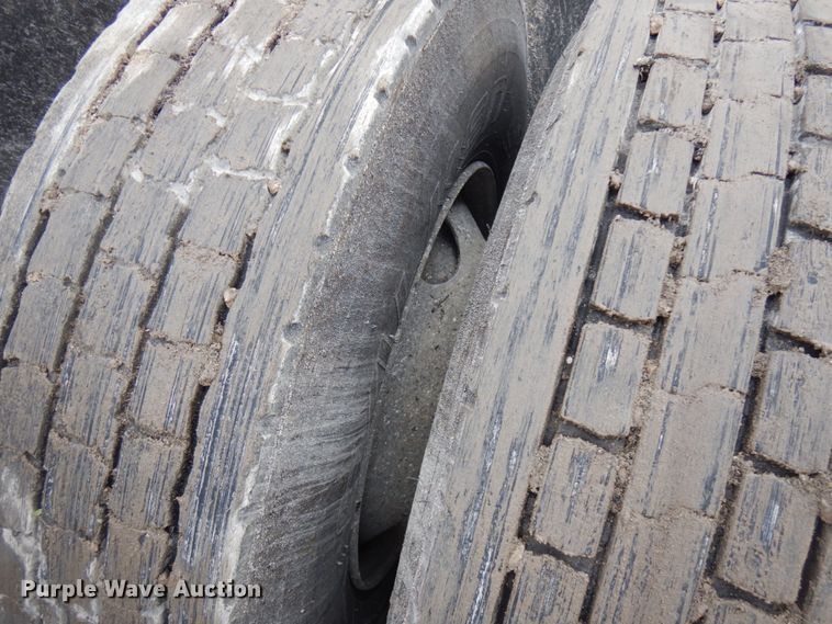 image for item HX9543 1999 Mack CH613  semi truck