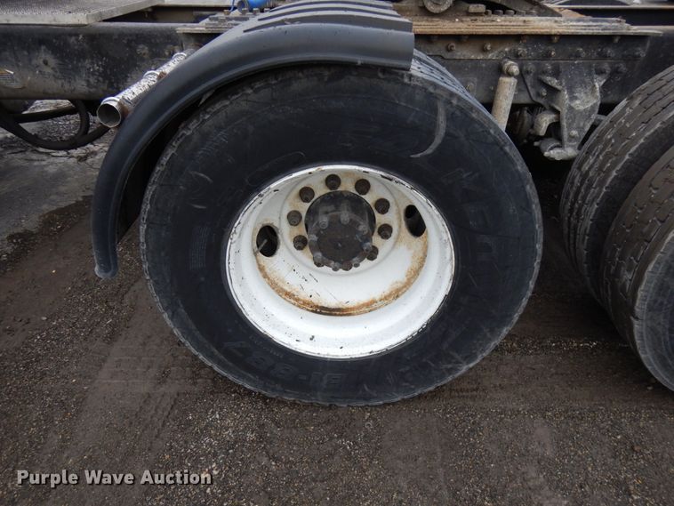 image for item HX9543 1999 Mack CH613  semi truck