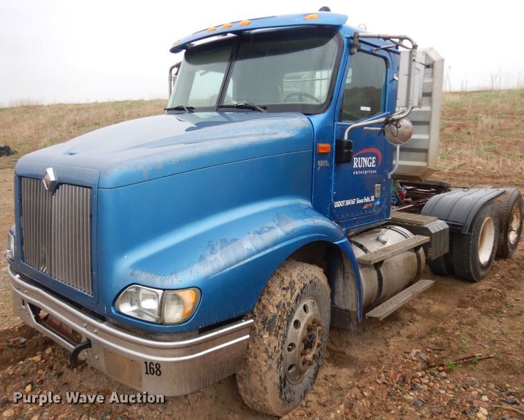 image for item ID9788 2003 International 9200i  semi truck