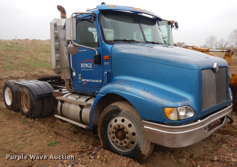 image for item ID9788 2003 International 9200i  semi truck