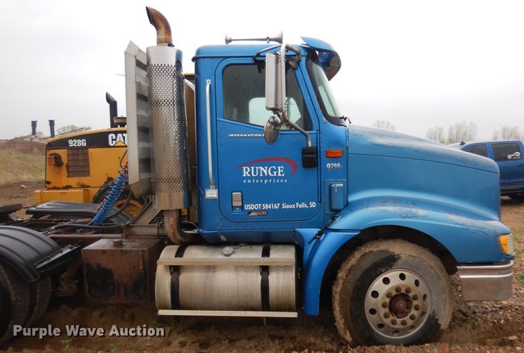 image for item ID9788 2003 International 9200i  semi truck