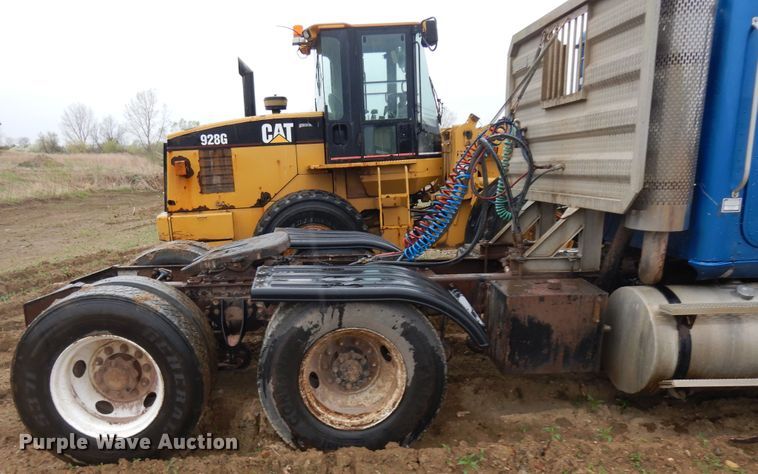 image for item ID9788 2003 International 9200i  semi truck