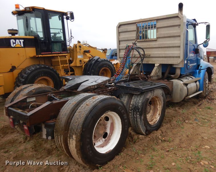 image for item ID9788 2003 International 9200i  semi truck