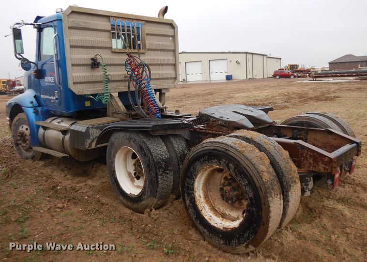 image for item ID9788 2003 International 9200i  semi truck