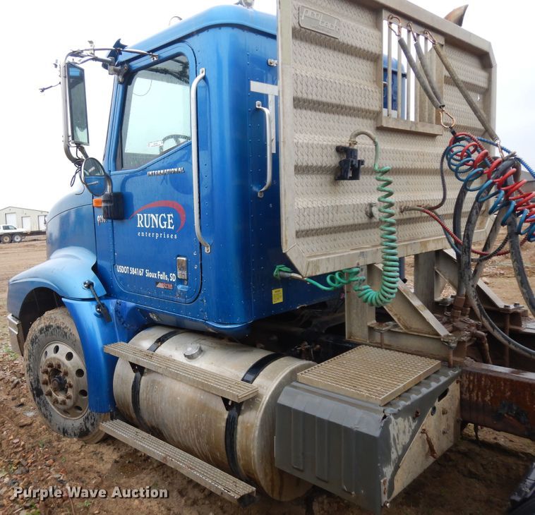 image for item ID9788 2003 International 9200i  semi truck