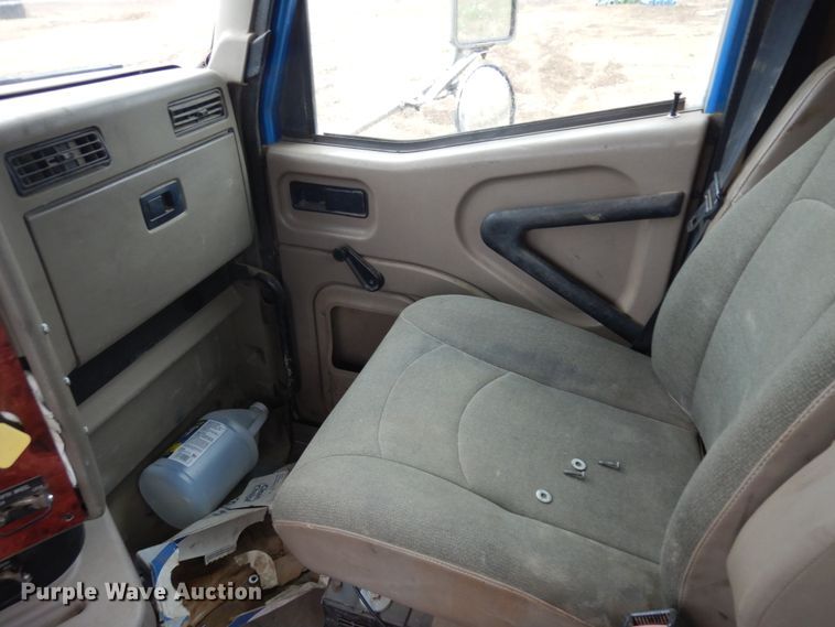 image for item ID9788 2003 International 9200i  semi truck