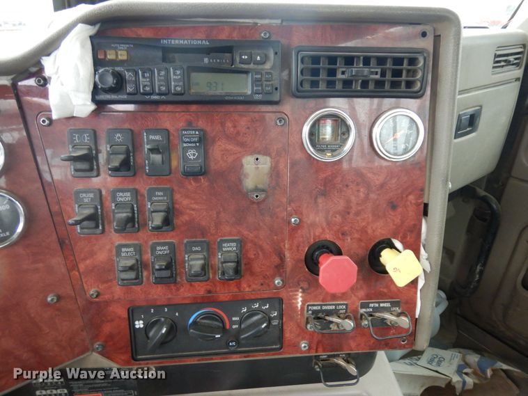 image for item ID9788 2003 International 9200i  semi truck