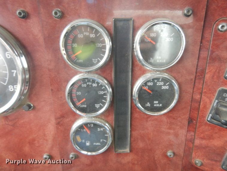 image for item ID9788 2003 International 9200i  semi truck