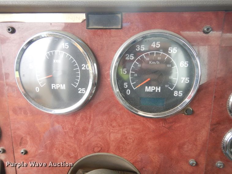 image for item ID9788 2003 International 9200i  semi truck