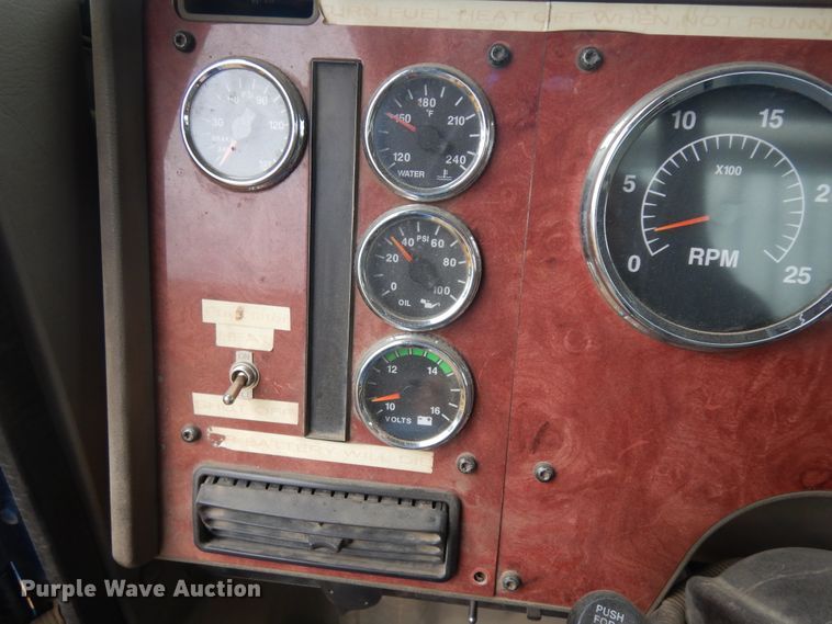 image for item ID9788 2003 International 9200i  semi truck