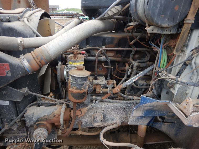 image for item ID9788 2003 International 9200i  semi truck