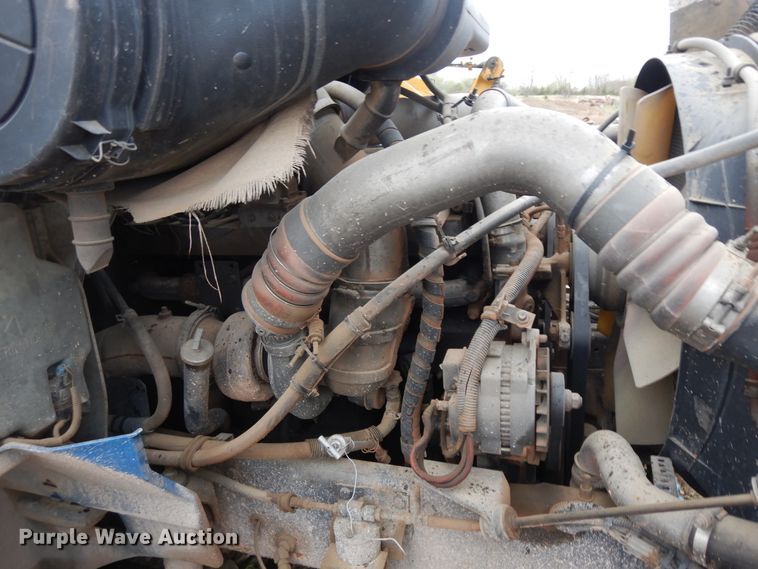 image for item ID9788 2003 International 9200i  semi truck